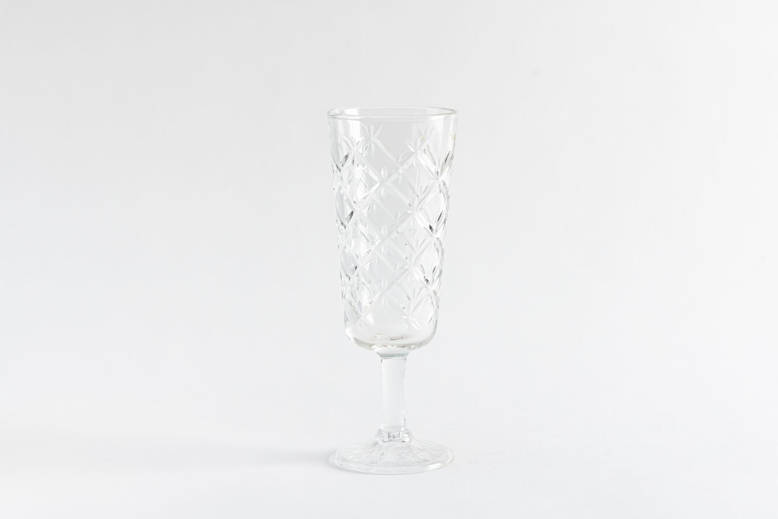 雕花玻璃酒杯